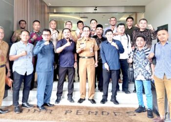 Pj Bupati Banjarnegara beserta Pendamping Hukum 51 Kepala Desa terpilih Banjarnegara dalam pertemuan di Kantor Ditjend Bina Pemerintahan Desa KEMENDAGRI RI.
