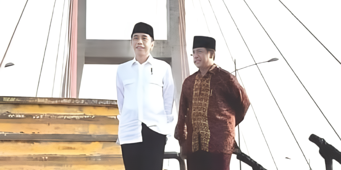 Ketua Umum DPP IKAMA, H.Muhammad Rawi (kanan) bersama Presiden Jokowi saat meresmikan Tol Suramadu Jawa Timur. Sumber foto : istimewa.