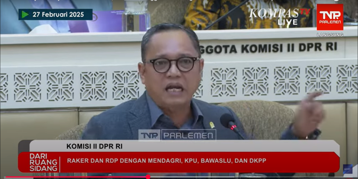 Anggota Komisi II DPR RI Fraksi PDI Perjuangan, Deddy Sitorus, dalam RDP dengan Mendagri, KPU, Bawaslu, dan DKPP RI di Gedung Parlemen Senayan Jakarta kemarin Kamis (27/2/2025).
