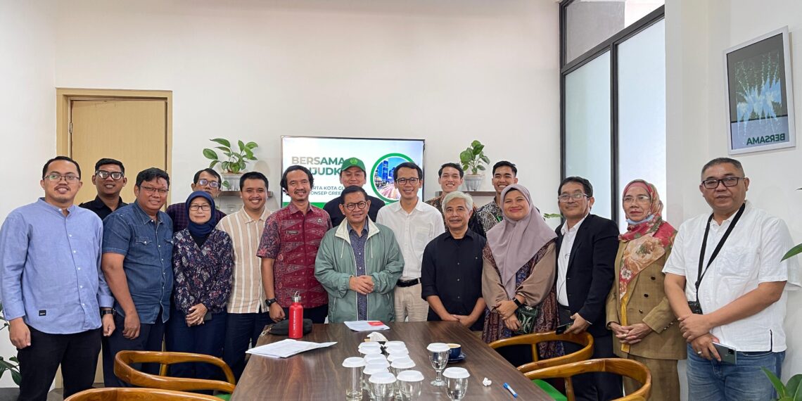 Pimpinan Pusat (PP) Serikat Hijau Indonesia (SHI) dalam gelaran Focus Group Discussion (FGD) bertajuk “Meretas Jalan Jakarta Sebagai Kota Hijau Masa Depan Dunia” pada Kamis, 13 Februari 2025, di Pictum Coffee And Kitchen, Jakarta Selatan.