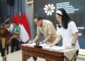 Penandatanganan Nota Kesepahaman antara Menteri Kemendukbangga/Kepala BKKBN, Wihaji, dengan Menteri Pelindungan Pekerja Migran Indonesia/BP2MI, Abdul Kadir Karding, pada Kamis (06/03/2025), di Aula K.H. Abdurrahman Wahid, Gedung KPPMI/BP2MI Lt 1, Jl MT. Haryono Kav 52, Pancoran, Jakarta Selatan.