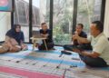 Muhammad Sukri (Kanan) saat menyampaikan pemaparan dalam diskusi yang digelar Puspoll Indonesia di Bilangan Tebet Jakarta Selatan pada Selasa (11/2/2025)
