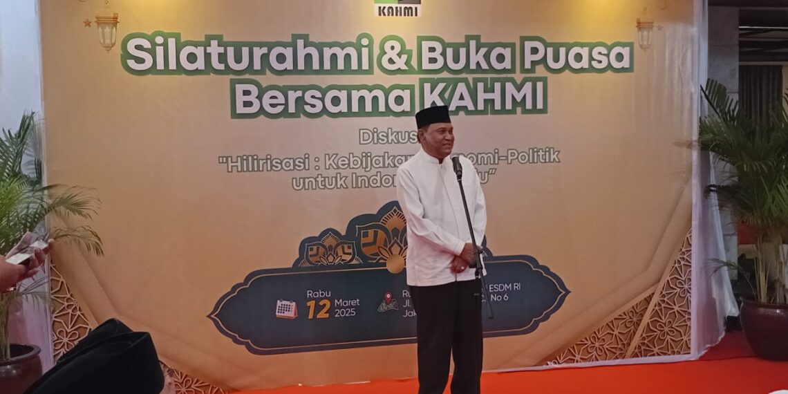 Presidium Majelis Nasional KAHMI, Abdullah Puteh, saat menyampaikan sambutan dalam acara silaturahmi dan buka puasa bersama KAHMI di rumah dinas Menteri ESDM, Bahlil Lahadalia di Jakarta pada Rabu (12/3/2025).