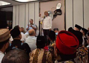 Bahlil Lahadalia (Menteri ESDM) dalam acara Silaturahmi dan Buka Puasa Bersama KAHMI di Jakarta pada Rabu (12/3/2025).