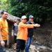 Wakil Bupati Bondowoso As'ad Yahya Syafi'i saat meninjau langsung lokasi terdampak banjir bandang