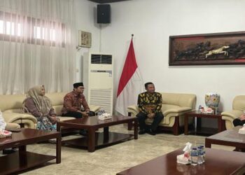 Bupati Bondowoso Ra Hamid, bersama Pj. Sekda dan Ketua TP PKK Bondowoso, bertemu Konjen RRC.