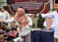 KPU Bondowoso berbagi takjil untuk warga