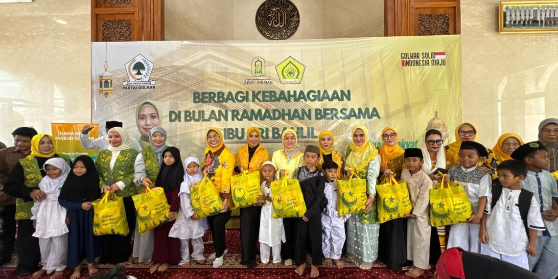Dewan Pimpinan Pusat (DPP) Pengajian Al-Hidayah bersama DKM Masjid Ainul Hikmah DPP Partai Golkar menggelar kegiatan sosial bertajuk "Berbagi Kebahagiaan Bersama Ibu Sri Suparni Bahlil" yang digelar di Masjid Ainul Hikmah DPP Partai Golkar di Slipi Jakarta pada Sabtu (15/3/2025)