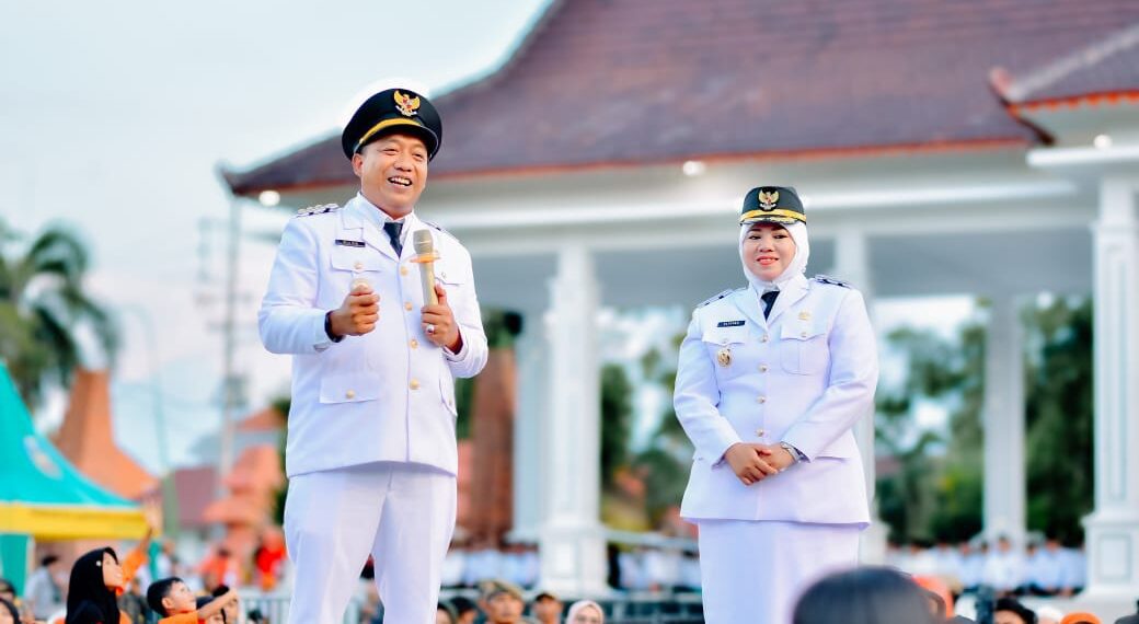Bupati dan Wakil Bupati Situbondo dalam sebuah kesempatan acara. Sumber foto : Humas Pemkab.
