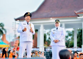 Bupati dan Wakil Bupati Situbondo dalam sebuah kesempatan acara. Sumber foto : Humas Pemkab.