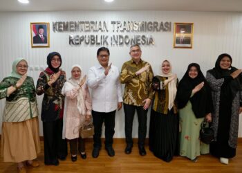 Wakil Menteri Transmigrasi, Viva Yoga Mauladi, saat menerima kunjungan Rektor Universitas Esa Unggul, Dr. Ir. Arief Kusuma Among Praja, di kantornya pada Selasa (18/3)