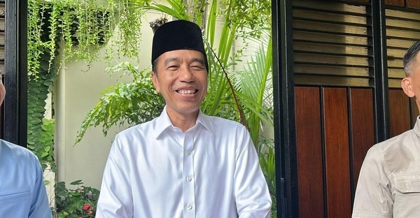 Presiden ke-7 Republik Indonesia Joko Widodo di kediamannya di Solo.