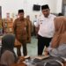Bupati Situbondo Yusuf Rio Wahyu Prayogo atau akrab disapa Mas Rio saat berkunjung ke Dinas Perpustakaan dan Kearsipan Kabupaten Situbondo pada Senin (24/3/2025).