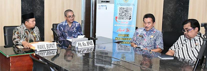 Wakil Bupati Bondowoso, As'ad Yahya Syafi'e, S.E, saat rapat daring membahas pelaksanaan Program Peningkatan Mutu Sumber Daya Manusia (SDM) di Daerah dan Program Beasiswa Indonesia Emas-Daerah (BIE-D), kamis,(27/03/2025).