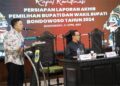 Komisi Pemilihan Umum (KPU) Kabupaten Bondowoso menggelar Rapat Koordinasi Persiapan Laporan Akhir Pemilihan Bupati dan Wakil Bupati Bondowoso Tahun 2024. Kegiatan ini berlangsung pada Senin, 21 April 2025, bertempat di Pendopo Raden Bagus Asra.