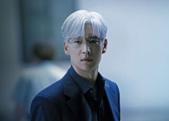 Lee Je-hoon tampil memukau sebagai Yoon Joo-no, seorang negosiator legendaris dalam bidang merger dan akuisisi (M&A).