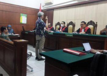 Persidangan perselisihan hubungan industrial atau PHI yang melibatkan jurnalis Miftah Faridl melawan perusahaan tempatnya bekerja, CNN Indonesia di PN Surabaya pada Selasa (4/3/2025) lalu. Sumber foto : Aliansi Jurnalis Independen (AJI).