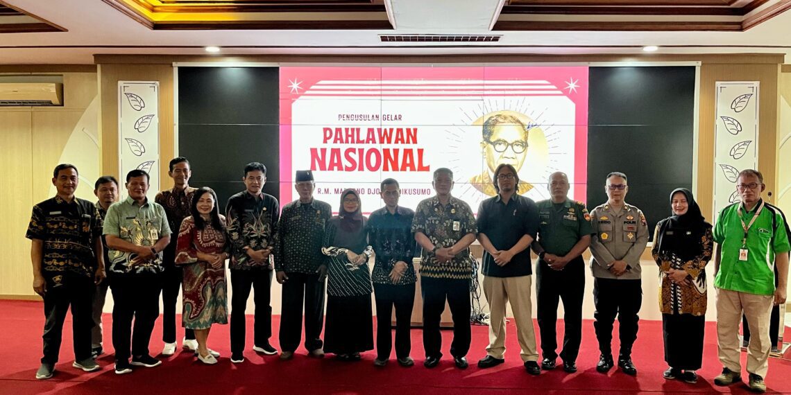 Sidang kelayakan pengusulan RM Margono Djojohadikusumo yang melibatkan jajaran pemerintah daerah Banyumas dan berbagai pemangku kepentingan, termasuk akademisi, tokoh masyarakat, sejarawan, veteran, TNI, dan Polri.