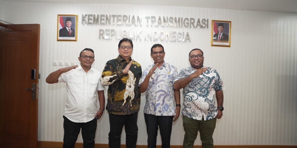 Wamentrans Viva Yoga saat menerima kunjungan Wakil Bupati Halmahera Utara, Dr. Kasman H. Ahmad, di Kantor Kementerian Transmigrasi, Jakarta, pada Rabu (17/4/2025) kemarin.