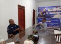 Fauzan Azima yang dikenal sebagai Direktur Eksekutif Yayasan Bangka Belitung Kreatif secara resmi menyerahkan berkas pendaftaran di Sekretariat Partai NasDem Sungailiat, Rabu (17/4) malam.