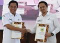Bupati Bondowoso, Abdul Hamid Wahid (kiri)