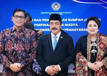 Ir. H. Abdullah Rasyid, ME (Kiri)