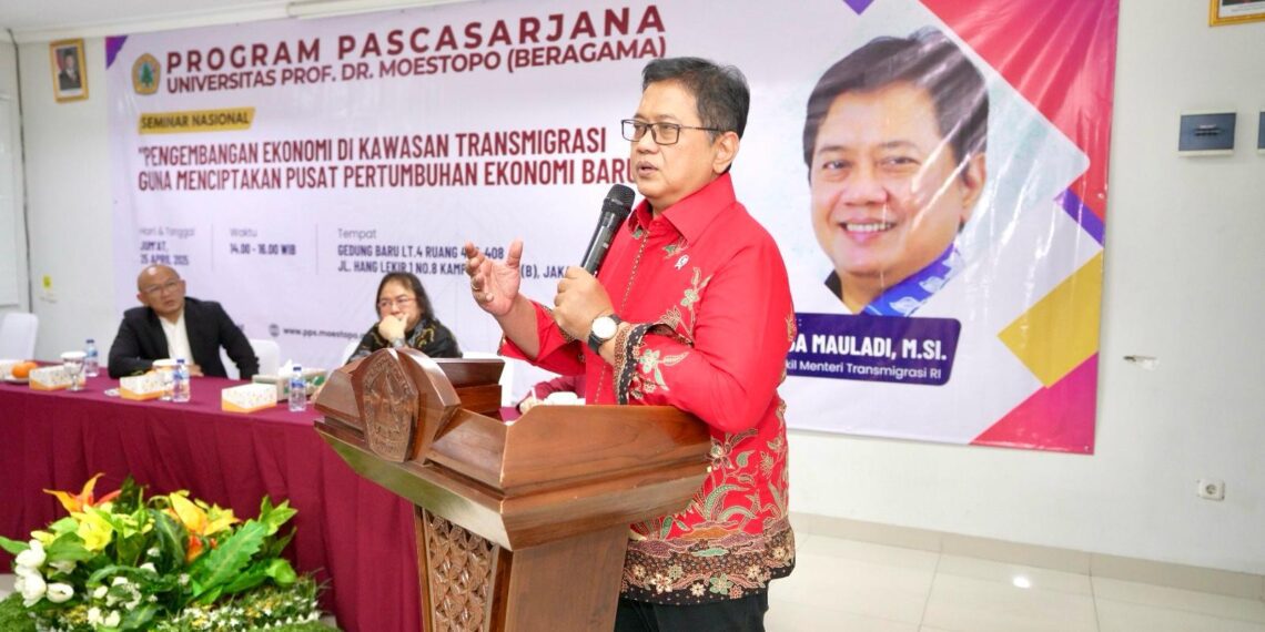 Wakil Menteri Transmigrasi, Viva Yoga Mauladi dalam acara seminar di Universitas Moestopo Beragama di Jakarta pada Jum'at (25/4/2025).