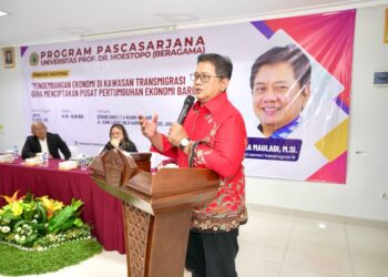 Wakil Menteri Transmigrasi, Viva Yoga Mauladi dalam acara seminar di Universitas Moestopo Beragama di Jakarta pada Jum'at (25/4/2025).
