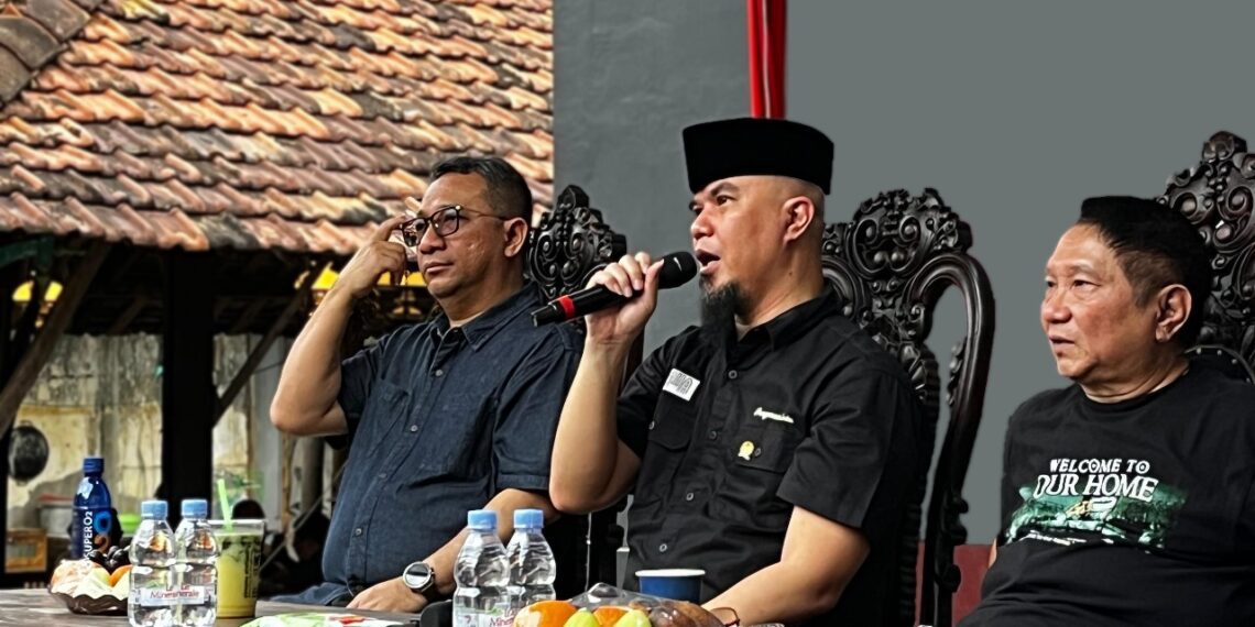 Anggota MPR RI Periode 2024-2029, Ahmad Dhani Prasetyo, dalam sebuah acara Sosialisasi Empat Pilar Kebangsaan di Surabaya pada Rabu (23/4/2025)