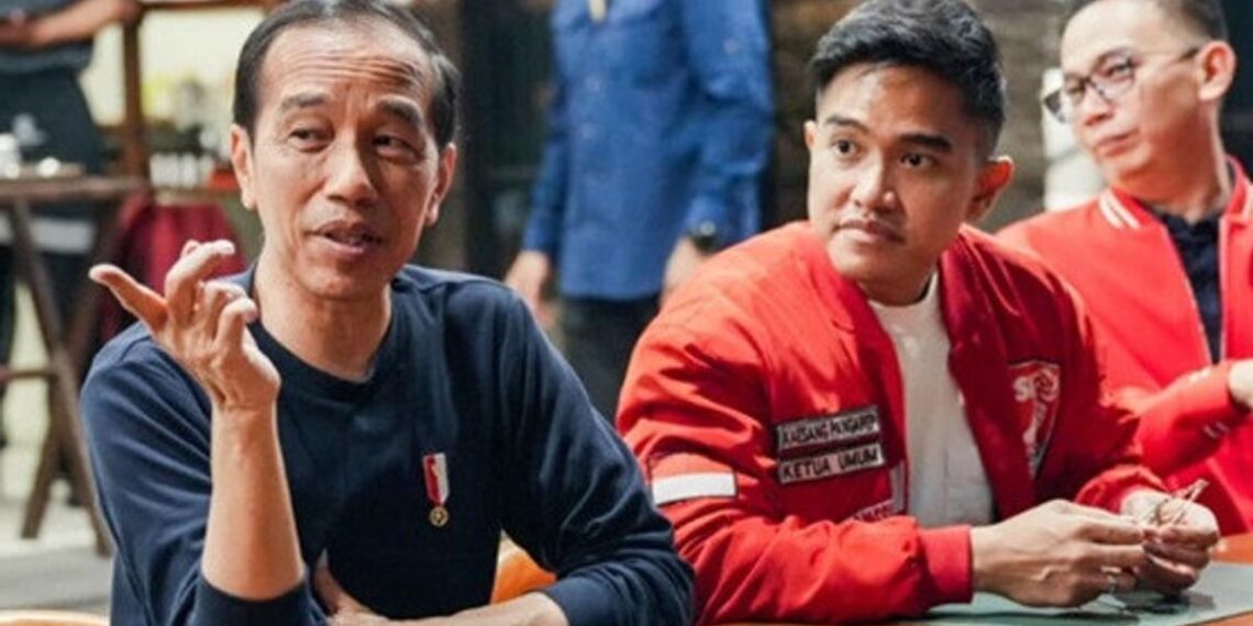 Joko Widodo dan Kaesang Pangerap, Ketua Umum DPP PSI yang juga anak Jokowi.