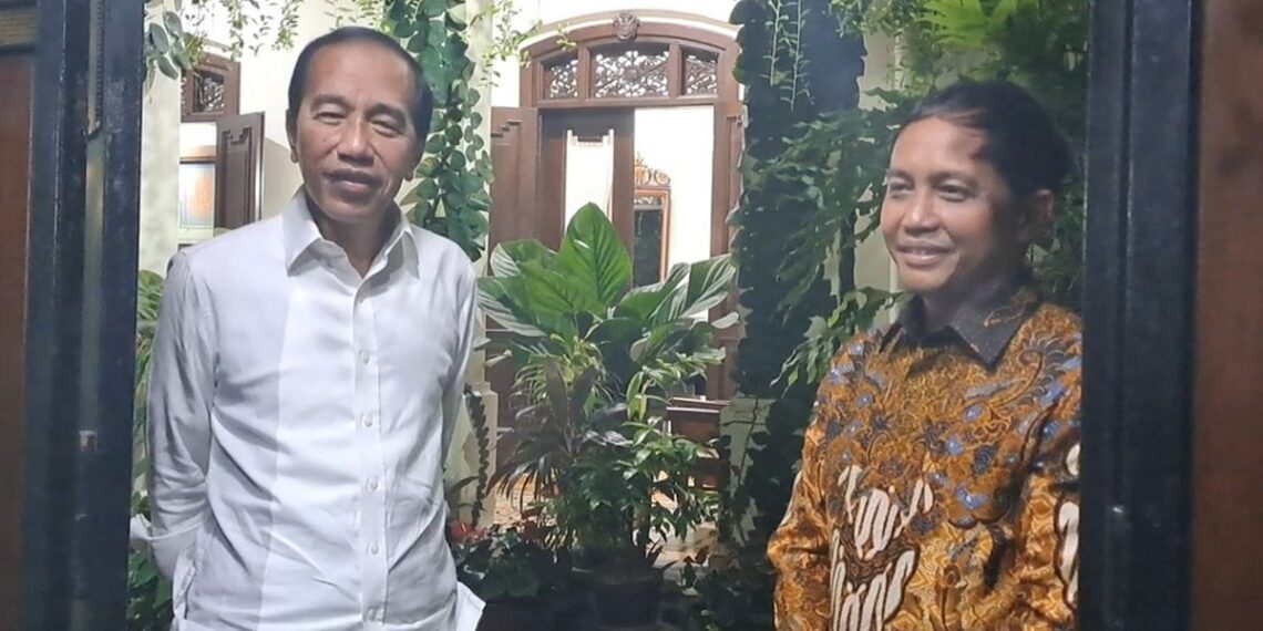 Menteri Kehutanan, Raja Juli Antoni bersama Presiden ke-7 RI, Joko Widodo kemarin di Solo, Senin (26/5/2025).