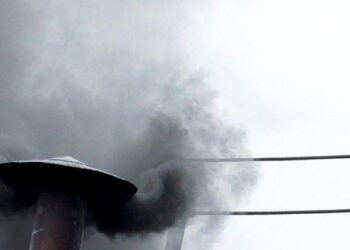 Asap Hitam sebagai Tanda Belum Terpilih Paus Setelah Pemungutan Suara Pertama Konklaf. Sumber foto : Vatican News.