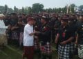Gubernur Bali I Wayan Koster dan Pecalang Bali.