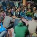 Momen Warga Kecamatan Ijen Bondowoso Diskusi aparat TNI-Polri dalam kasus kericuhan di Bondowos.