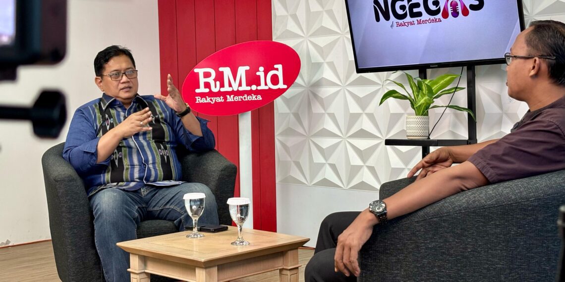 Wakil Menteri Transmigrasi, Viva Yoga Mauladi, dalam program Podcast Ngegas Rakyat Merdeka yang direkam di Gedung Graha Pena, Jakarta, Jum'at (2/5/2025).