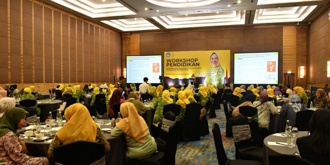 Workshop Pendidikan bertema “Pendidikan untuk Semua: Peran Perempuan dalam Meningkatkan Mutu Pendidikan” yang diselenggarakan oleh DPP Pengajian Al-Hidayah di Jakarta, Minggu (4/5).