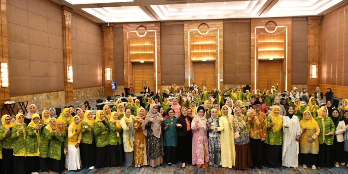 Workshop Pendidikan bertema “Pendidikan untuk Semua: Peran Perempuan dalam Meningkatkan Mutu Pendidikan” yang digelar oleh Kementerian Pendidikan Dasar dan Menengah RI bersama DPP Pengajian Al-Hidayah di Hotel Pullman, Jakarta pada Minggu (4/5/2025).