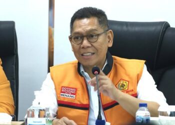 Adies Kadir saat Memimpin rapat pleno bersama jajaran pengurus DPP Ormas MKGR untuk membahas susunan kepanitiaan Musyawarah Besar (Mubes), tempat dan waktu pelaksanaan. Sumber foto : Instagram @adies.kadir