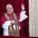 Paus terpilih Leo XIV, Kardinal Robert F. Prevost dari Amerika Serikat, muncul di balkon Basilika Santo Petrus di Vatikan, 8 Mei 2025. Sumber foto : REUTERS/Claudia Greco.