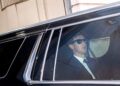 CEO Meta Platforms, Mark Zuckerberg, meninggalkan lokasi setelah menghadiri sidang Komisi Perdagangan Federal (FTC) yang dapat memaksa perusahaan untuk membatalkan akuisisi terhadap platform pesan WhatsApp dan aplikasi berbagi gambar Instagram, di Pengadilan Distrik AS, Washington, D.C., Amerika Serikat, 15 April 2025. Sumber foto : REUTERS/Nathan Howard.