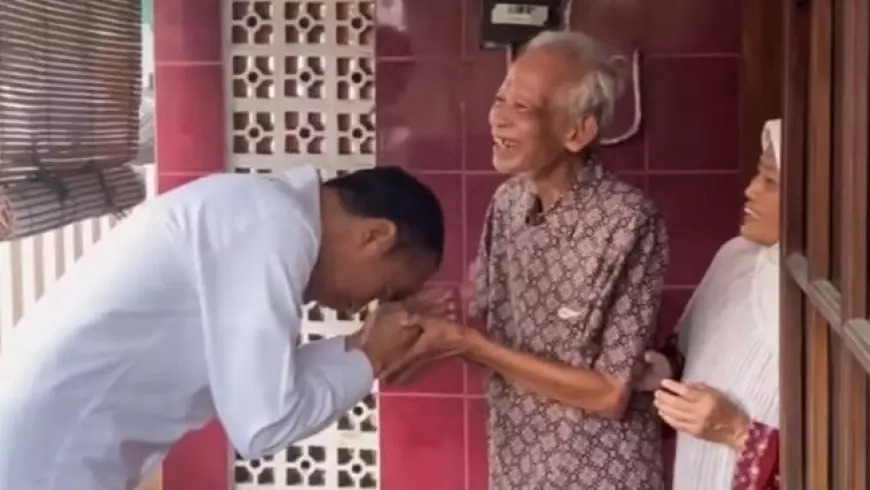 Jokowi dan Dosen Pembimbing akademiknya, Ir.Kasmudjo.