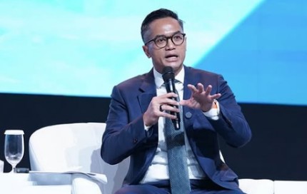 Ketua Umum Kadin Indonesia, Anindya Bakrie saat menjadi panelis dalam acara HSBC Summit 2025 Panel Discussion bertema Reimagining Indonesia's Global Competitiveness yang berlangsung di The Ritz Carlton SCBD, Jakarta, pada Selasa (22/04/2025). Sumber foto : Instagram @kadin.indonesia.official