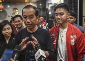 Presiden Jokowi dan Ketua Umum PSI, Kaesang Pangarep.