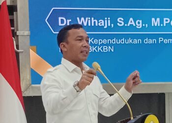 Menteri Kependudukan dan Pembangunan Keluarga/BKKBN, Wihaji, dalam acara Talk Show & StandUp Comedy DPP Partai Golkar bertajuk Membangun Sumberdaya Manusia Dan Kependudukan Bangsa Menuju Indonesia Emas 2045 bertempat di DPP Partai Golkar, Slipi Jakarta pada Kamis, (15/5/2025)