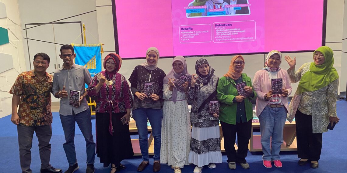Diskusi dan Bedah Buku Karena Perempuan, Aku Di-Cancel” (Kumpulan 16 Puisi Esai Kisah Perempuan yang Menyayat Hati), karya Mila Muzakkar di Ruang Teater Fakultas A, Universitas Islam Internasional Indonesia (UIII), Depok, Jumat (16/5/2025).