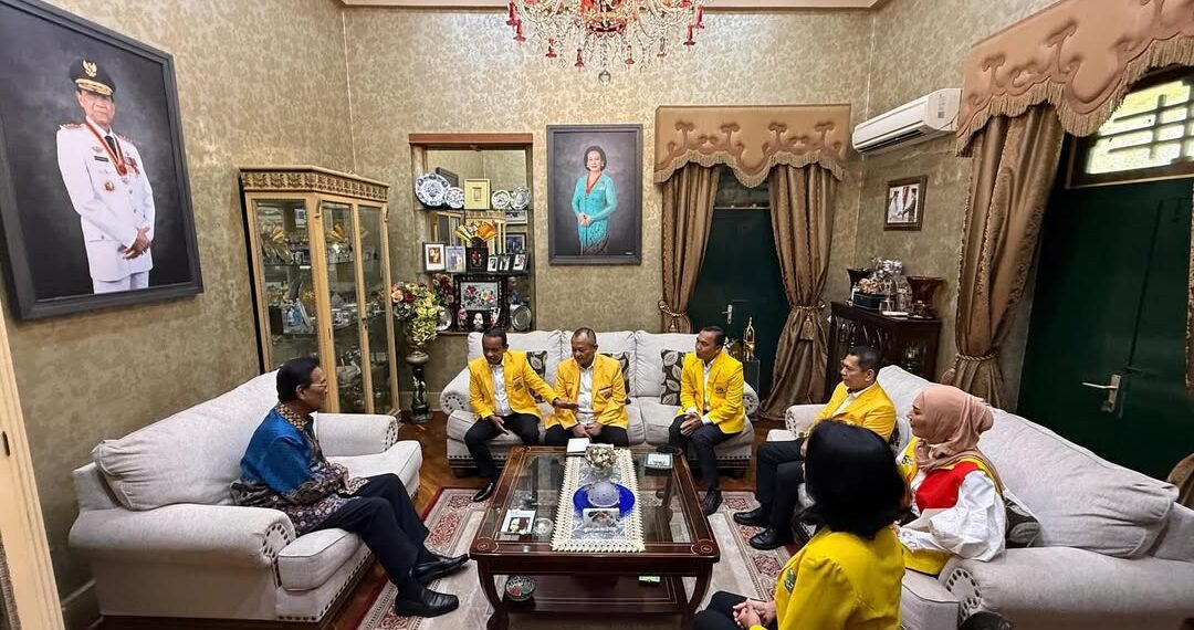 Pengurus DPP Partai Golkar yang dipimpin Bahlil Lahadalia melakukan silaturahmi ke Sri Sultan Hamengkubowono X di Yogyakarta, Minggu (18/5/2025).