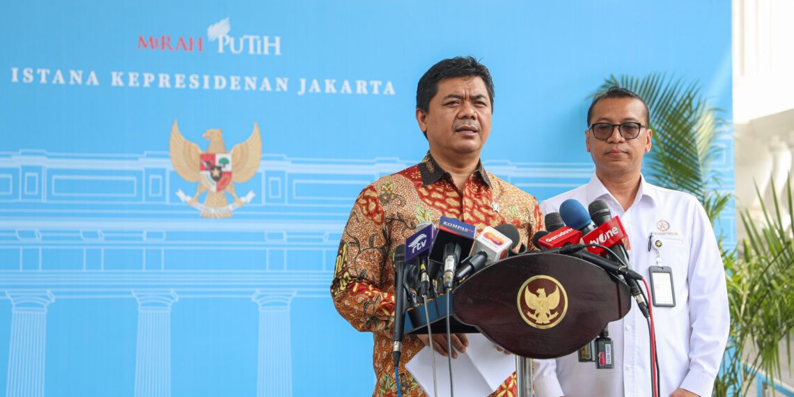 Wamen Sekneg Juri Ardiantoro