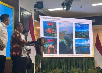 Menteri ESDM, Bahlil Lahadalia, saat konferensi pers terkait gambar hoax kerusakan Raja Ampat.