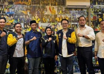 Arief Rosyid Hasan (ketiga dari kiri)