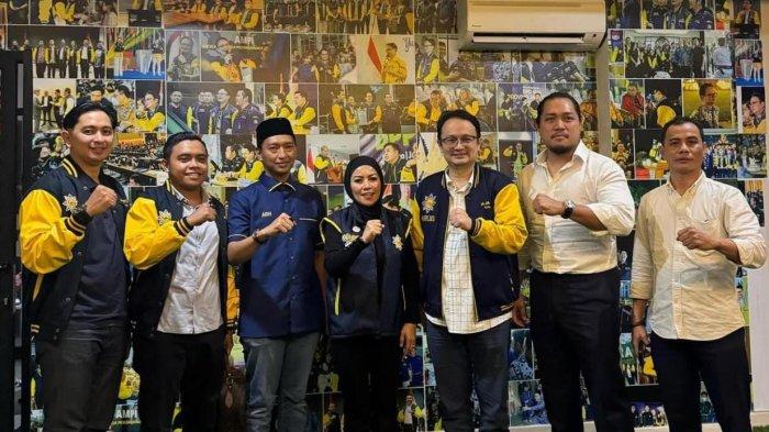 Arief Rosyid Hasan (ketiga dari kiri)